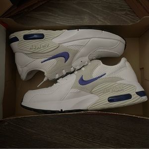 NWT Nike Air Max Excee tennis shoe. Size 7/2